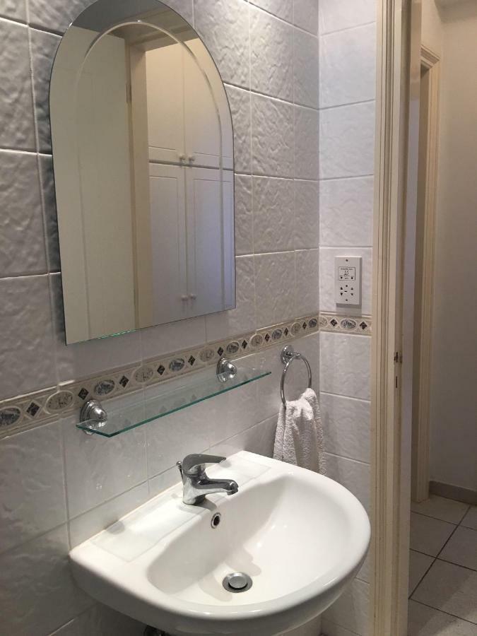 Limnaria Gardens - Modern 1 Bed, Walk To Beach & Shops Paphos Buitenkant foto