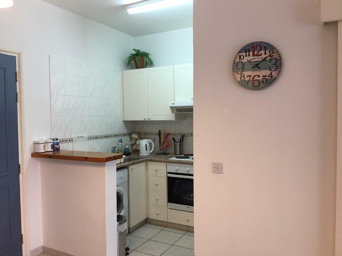 Limnaria Gardens - Modern 1 Bed, Walk To Beach & Shops Paphos Buitenkant foto