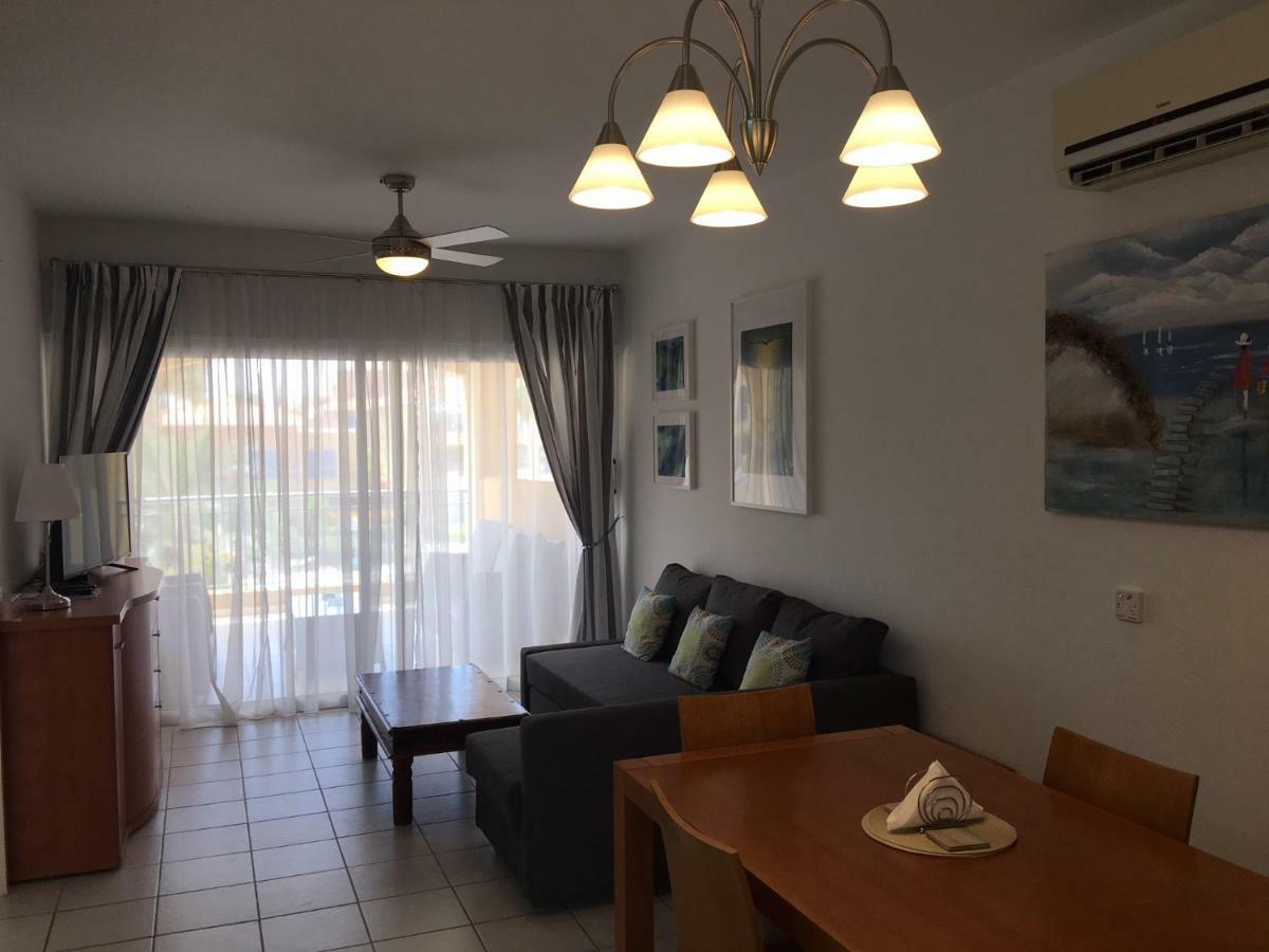 Limnaria Gardens - Modern 1 Bed, Walk To Beach & Shops Paphos Buitenkant foto