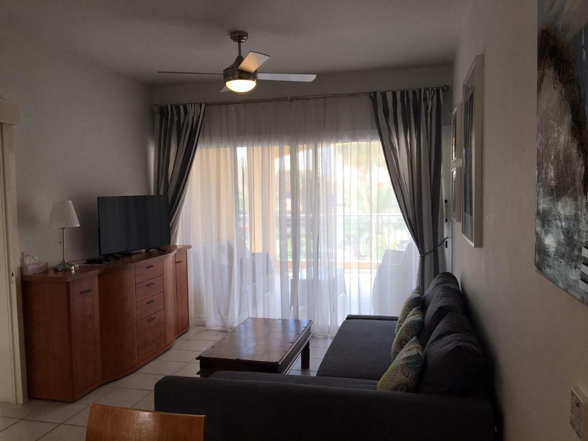 Limnaria Gardens - Modern 1 Bed, Walk To Beach & Shops Paphos Buitenkant foto
