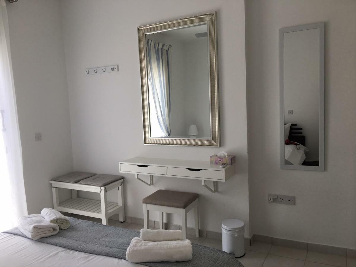 Limnaria Gardens - Modern 1 Bed, Walk To Beach & Shops Paphos Buitenkant foto